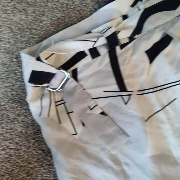 Crea Concepts Ivory Black Gray Geometric Skirt. Size 40 Medium - Picture 3 of 11